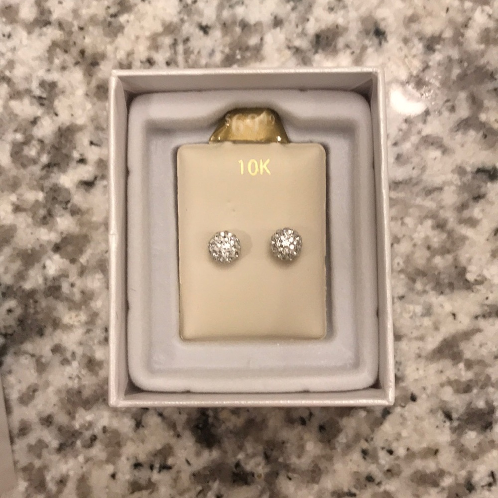 Piercing pagoda studs